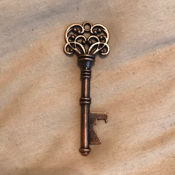 Beautiful Bronze Key Pendant - Picture 2 of 2